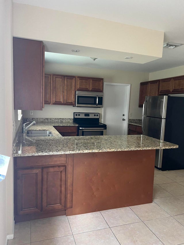 4 of 16 - 462 Sw Peach Street, Port Saint Lucie, FL