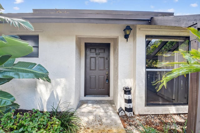 1 of 50 - 123 Via De Casas Norte, Boynton Beach, FL