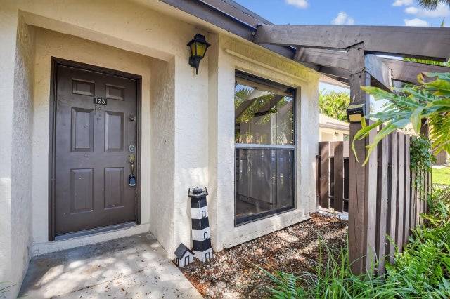 2 of 50 - 123 Via De Casas Norte, Boynton Beach, FL
