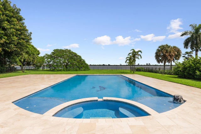 8 Woodbrook Circle, West Palm Beach