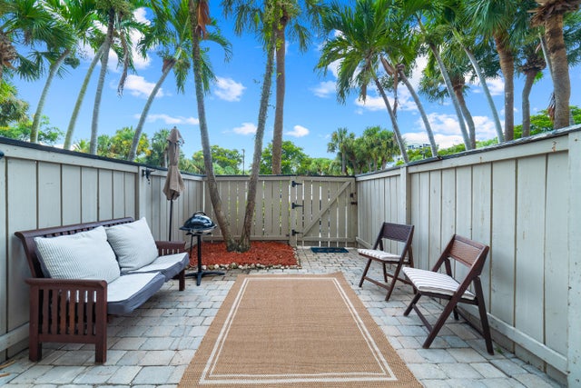 3 of 25 - 1830 Embassy Drive #107, West Palm Beach, FL