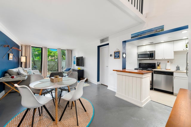 5 of 25 - 1830 Embassy Drive #107, West Palm Beach, FL