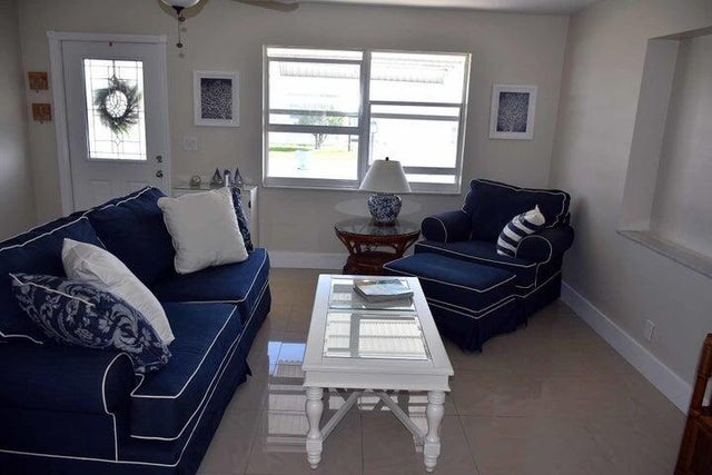 3 of 8 - 911 Sw 6th Avenue, Boynton Beach, FL
