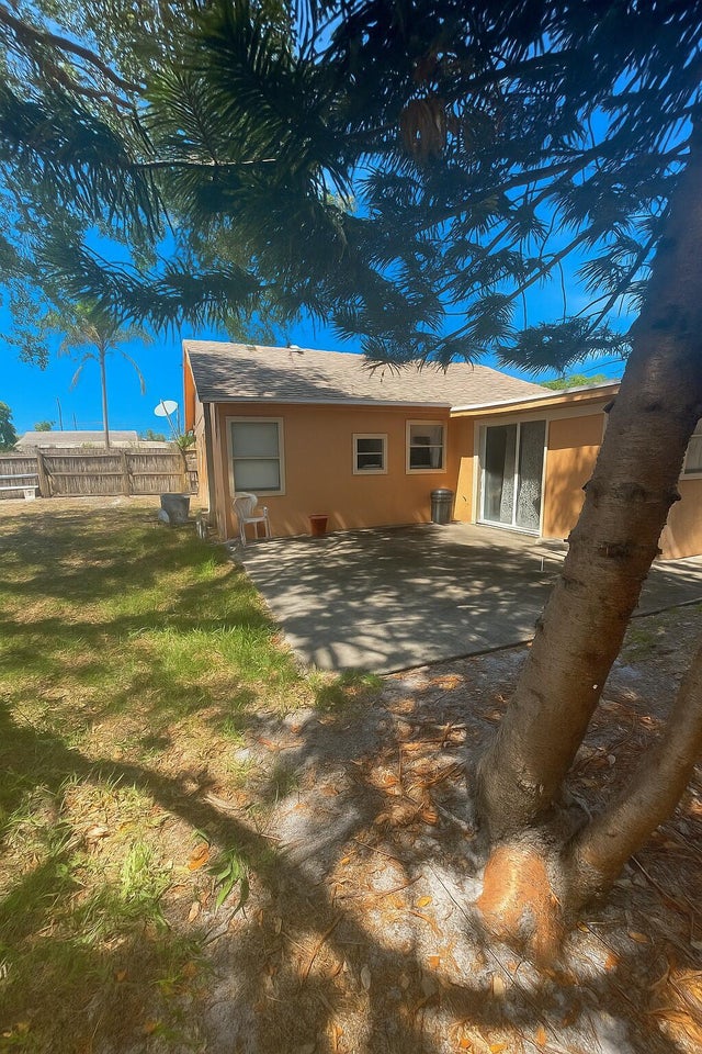 1 of 11 - 410 Minnesota Street, Lantana, FL