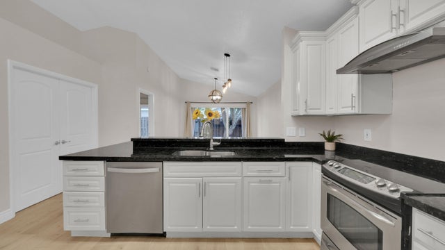 4 of 26 - 230 Sw 159th Way, Sunrise, FL