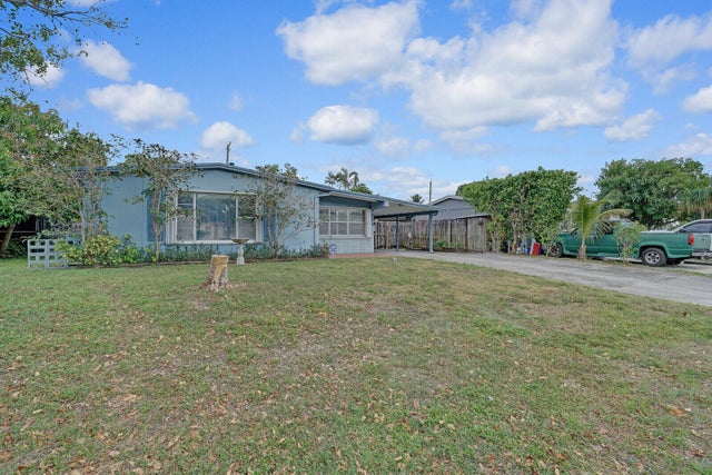 4 of 25 - 864 Caroline Avenue, West Palm Beach, FL