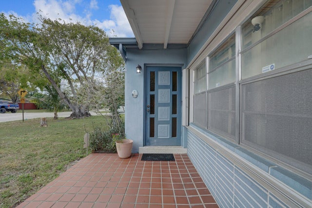 5 of 25 - 864 Caroline Avenue, West Palm Beach, FL