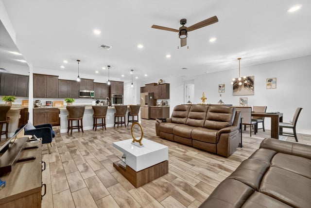 2 of 10 - 1902 Sw Glendale Street, Port Saint Lucie, FL