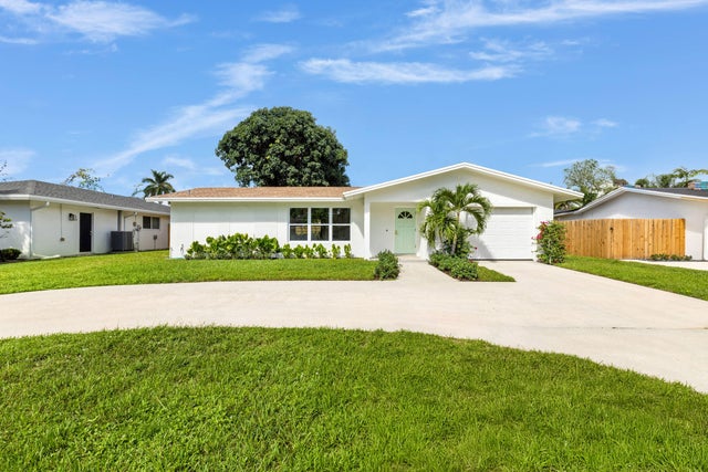 2 of 28 - 9733 Daffodil Circle S, Palm Beach Gardens, FL