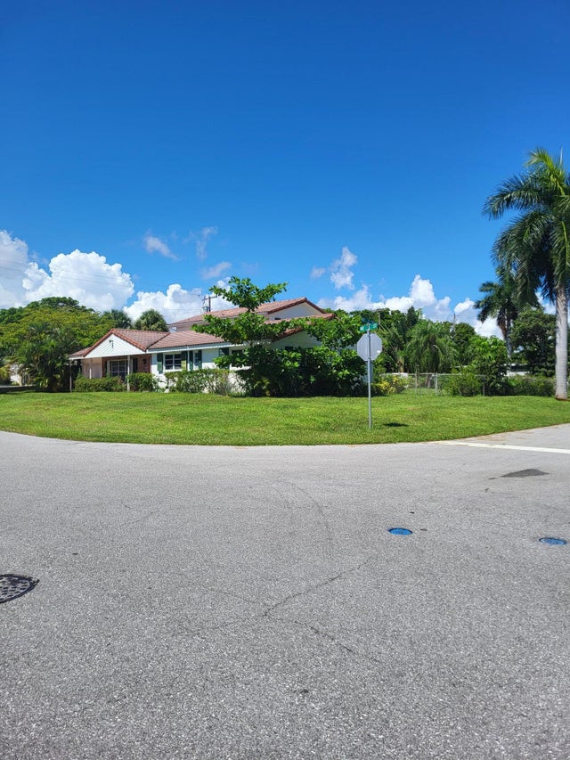2 of 6 - 233 Ne 11th Street, Boca Raton, FL