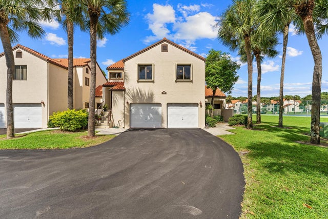 1 of 44 - 18 Via De Casas Sur #205, Boynton Beach, FL