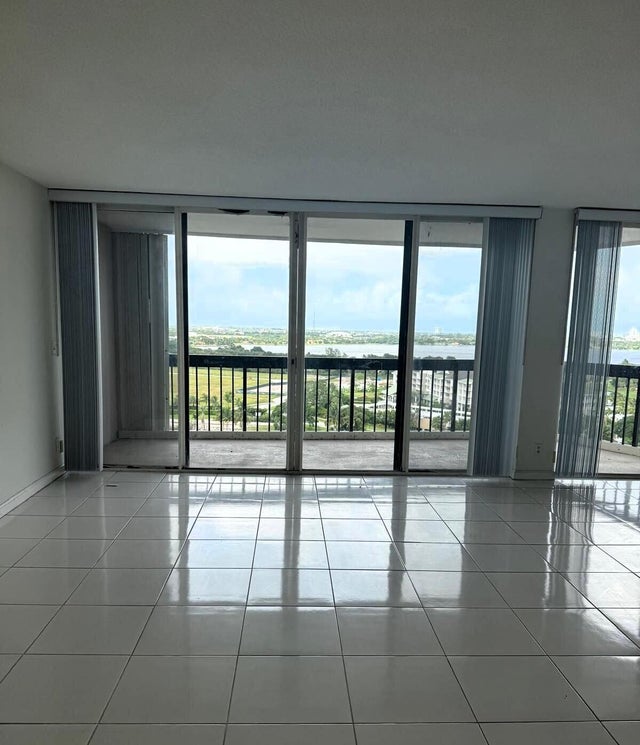 3 of 31 - 2425 Presidential Way #1703, West Palm Beach, FL