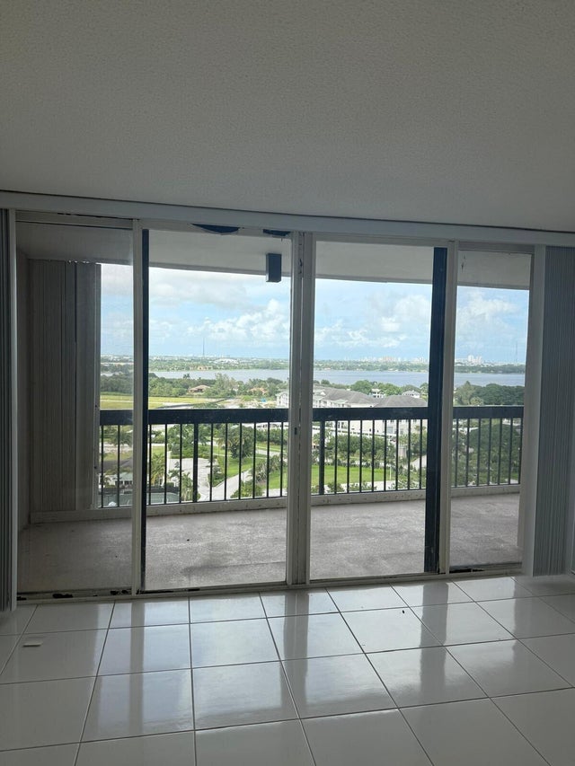 5 of 31 - 2425 Presidential Way #1703, West Palm Beach, FL
