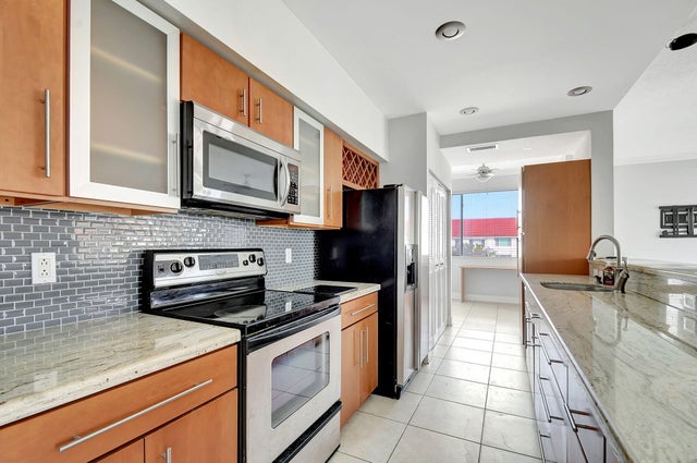 4 of 62 - 107 Half Moon Circle #a3, Hypoluxo, FL