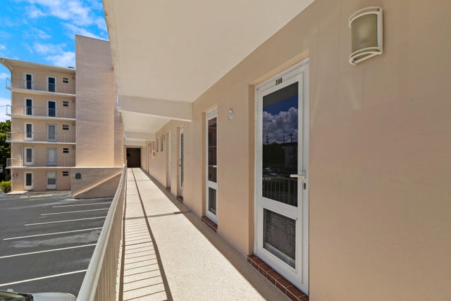 2 of 50 - 1481 S Ocean #208e, Lauderdale By The Sea, FL