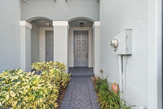 2 of 33 - 1927 Alamanda Way, West Palm Beach, FL