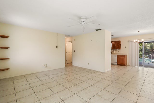 2 of 22 - 1001 Sw Romaine Lane, Port Saint Lucie, FL