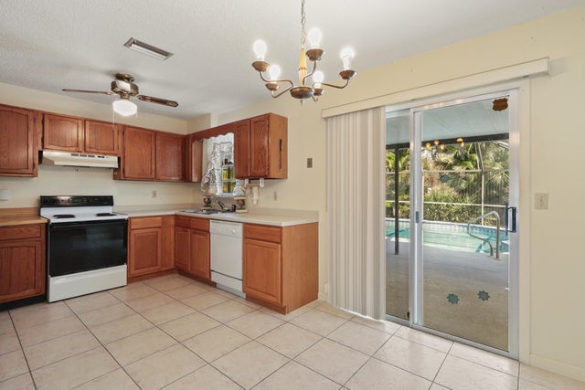 4 of 22 - 1001 Sw Romaine Lane, Port Saint Lucie, FL