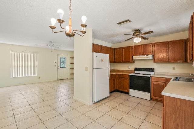 5 of 22 - 1001 Sw Romaine Lane, Port Saint Lucie, FL