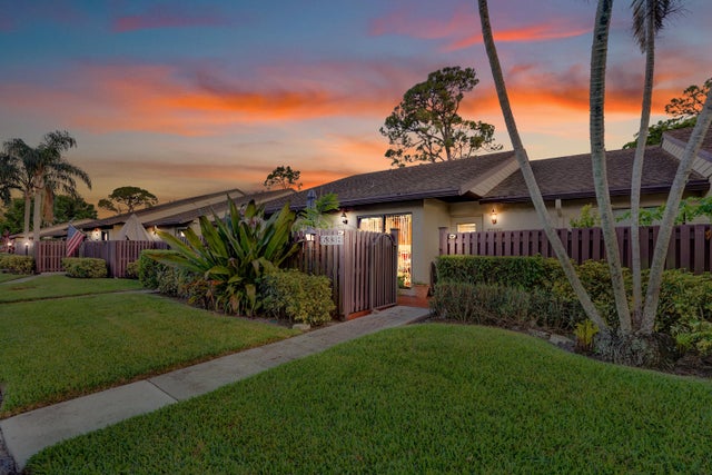 633 Sea Pine Way #h, Greenacres