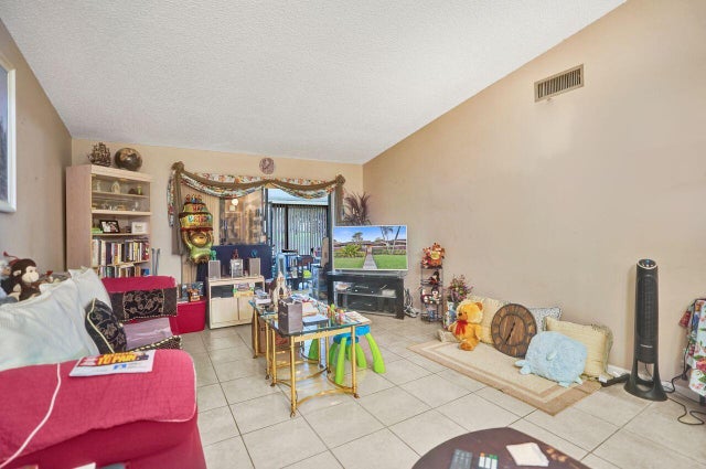 4 of 46 - 633 Sea Pine Way #h, Greenacres, FL