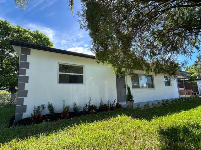 1 of 17 - 4040 Ne 4th. Avenue, Deerfield Beach, FL