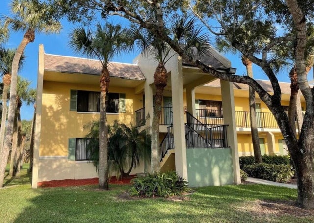 1 of 17 - 901 Meadows Circle #901, Boynton Beach, FL