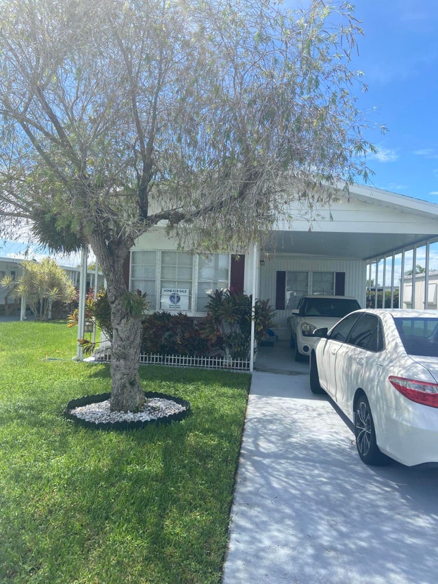 2 of 40 - 8 Florencia Ln, Port Saint Lucie, FL