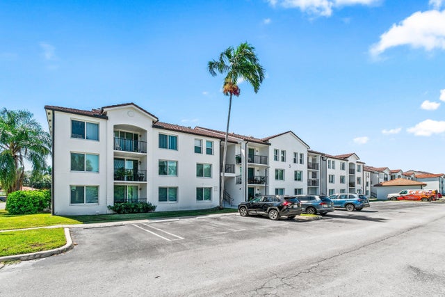 1 of 39 - 320 Villa Circle, Boynton Beach, FL