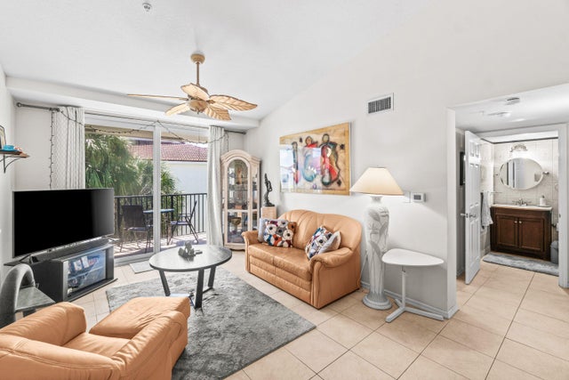 5 of 39 - 320 Villa Circle, Boynton Beach, FL