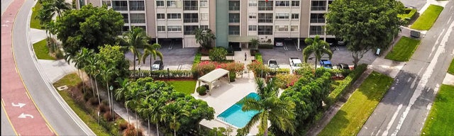 2 of 8 - 505 Spencer Drive #406, West Palm Beach, FL