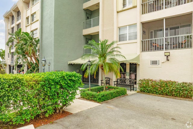 4 of 8 - 505 Spencer Drive #406, West Palm Beach, FL
