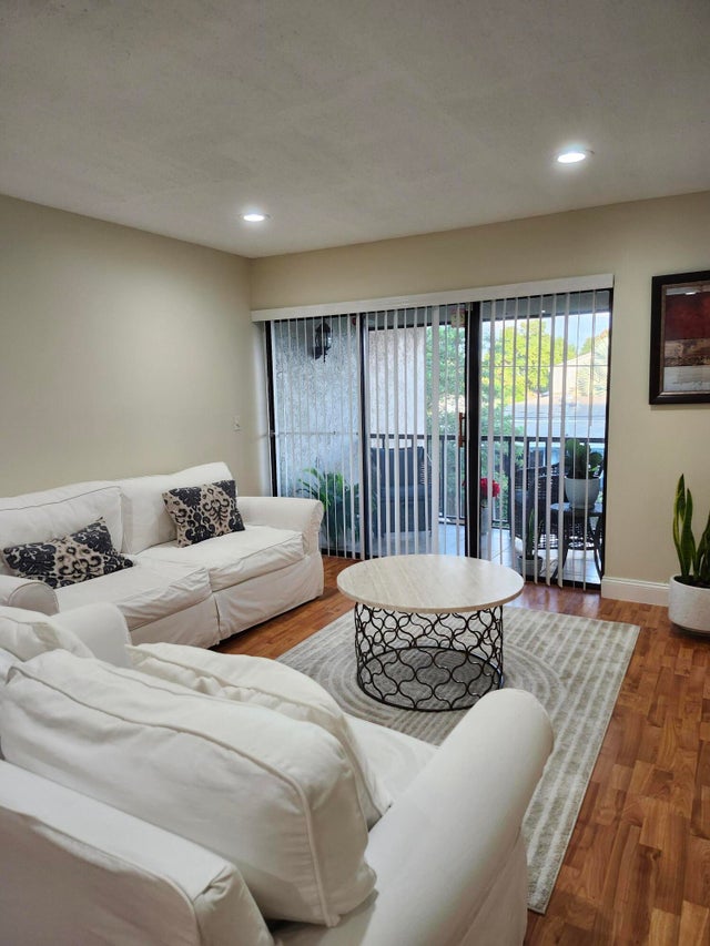 4 of 39 - 5937 Forest Hill Blvd #205, West Palm Beach, FL