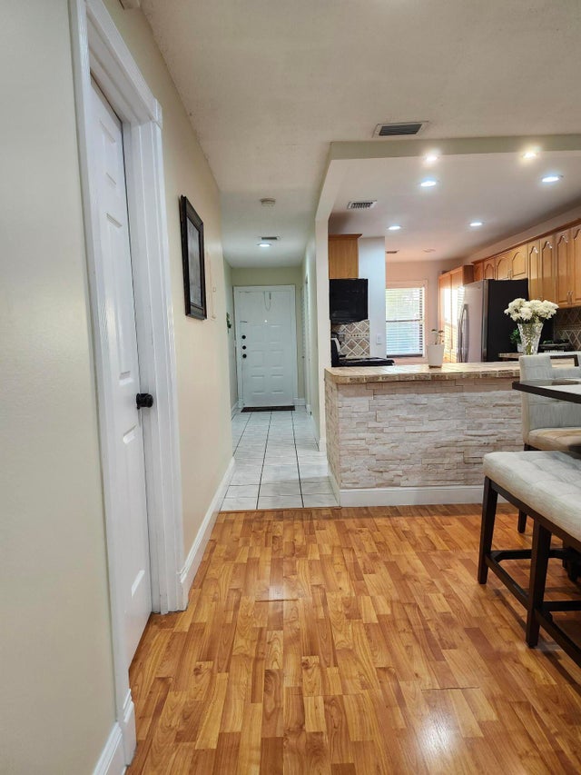 5 of 39 - 5937 Forest Hill Blvd #205, West Palm Beach, FL