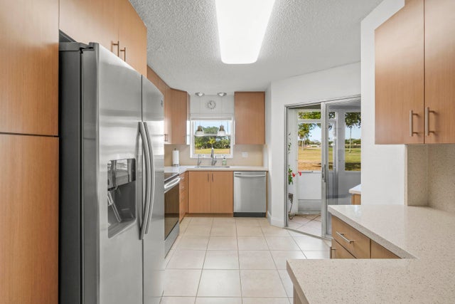 5 of 26 - 3871 Via Poinciana #104, Lake Worth, FL
