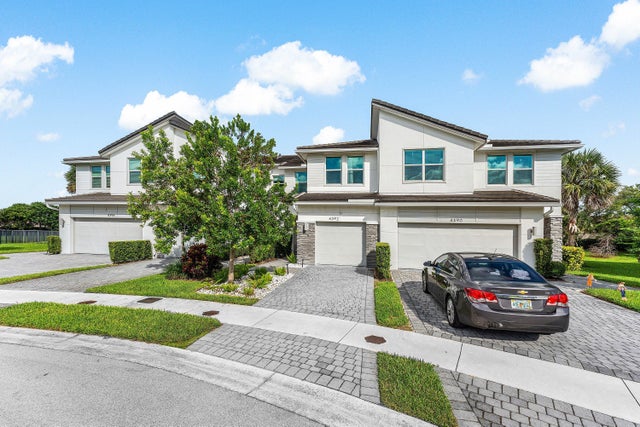 1 of 28 - 4392 Veleiros Avenue, Deerfield Beach, FL