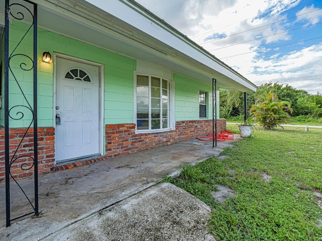 2 of 35 - 2448 1st Court Se, Vero Beach, FL