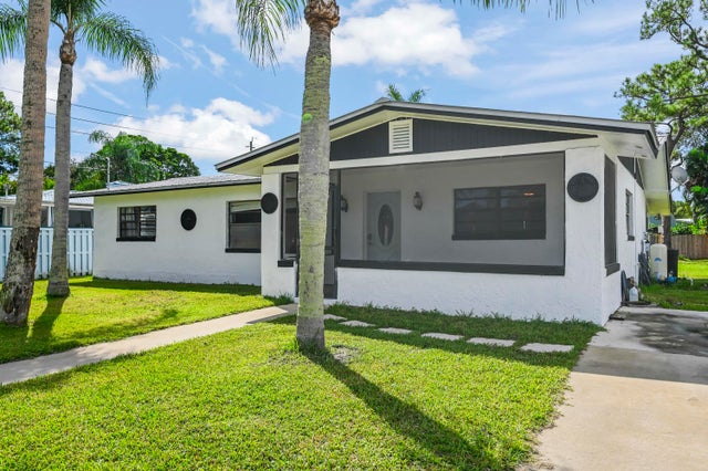 4 of 28 - 872 Sw 30th Street, Palm City, FL