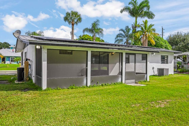 5 of 28 - 872 Sw 30th Street, Palm City, FL