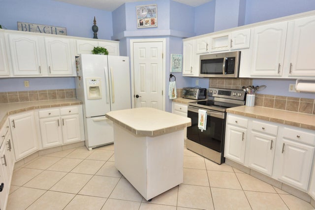 4 of 41 - 8154 14th Hole Drive, Port Saint Lucie, FL