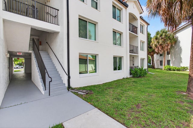 4 of 86 - 1202 Villa Circle, Boynton Beach, FL