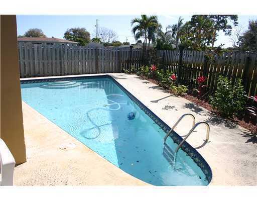 2 of 19 - 1527 Live Oak Drive, West Palm Beach, FL