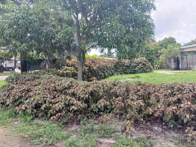 5 of 19 - 1527 Live Oak Drive, West Palm Beach, FL