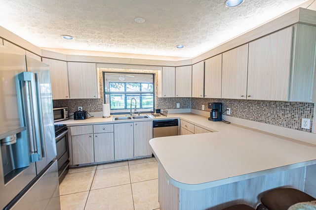 4 of 21 - 450 Sw Eyerly Avenue, Port Saint Lucie, FL