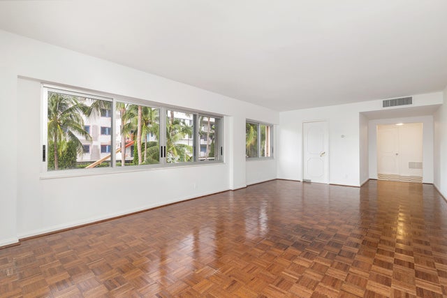 4 of 11 - 369 S Lake Drive #2b, Palm Beach, FL