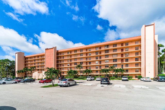 2 of 37 - 14671 Bonaire Boulevard #409, Delray Beach, FL