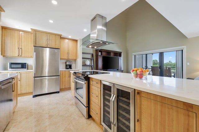 3 of 26 - 800 Greensward Court #203-i, Delray Beach, FL