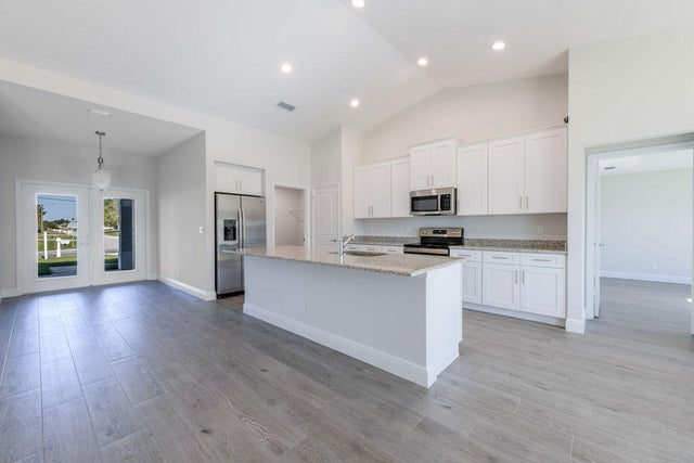 4 of 41 - 2372 Sw Import Drive, Port Saint Lucie, FL