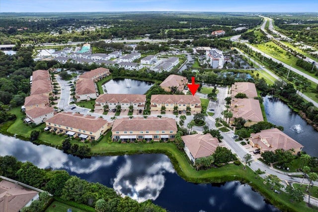 1 of 37 - 692 Sw Glen Crest Way, Stuart, FL