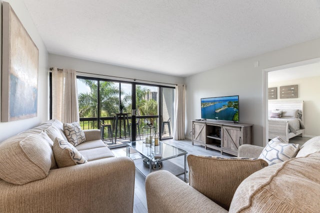 3 of 23 - 3050 Presidential Way #305, West Palm Beach, FL